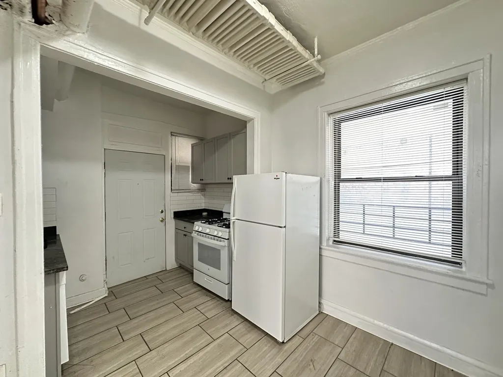 1321 W Estes Ave, ,  60626, USA 60626-unit#49-Chicago-IL
