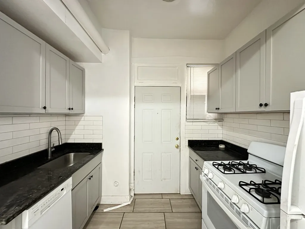 1321 W Estes Ave, ,  60626, USA 60626-unit#49-Chicago-IL