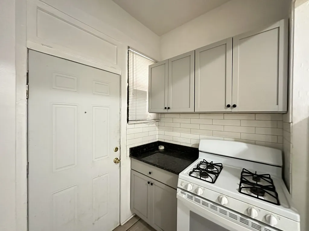1321 W Estes Ave, ,  60626, USA 60626-unit#49-Chicago-IL