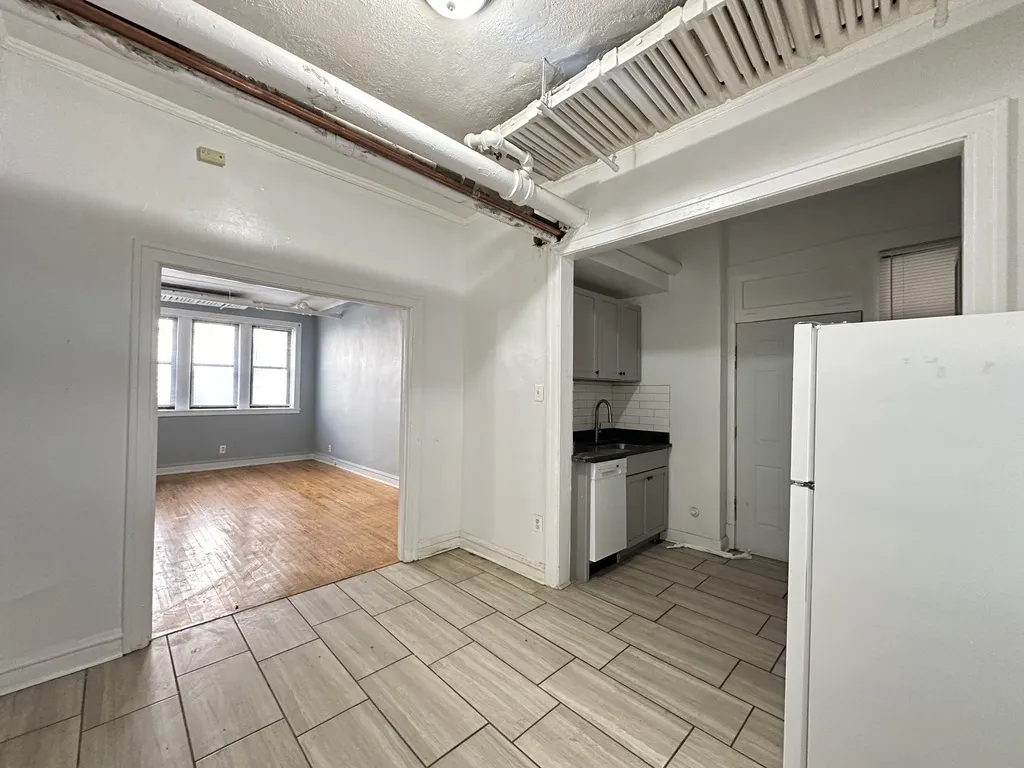 1321 W Estes Ave, ,  60626, USA 60626-unit#49-Chicago-IL