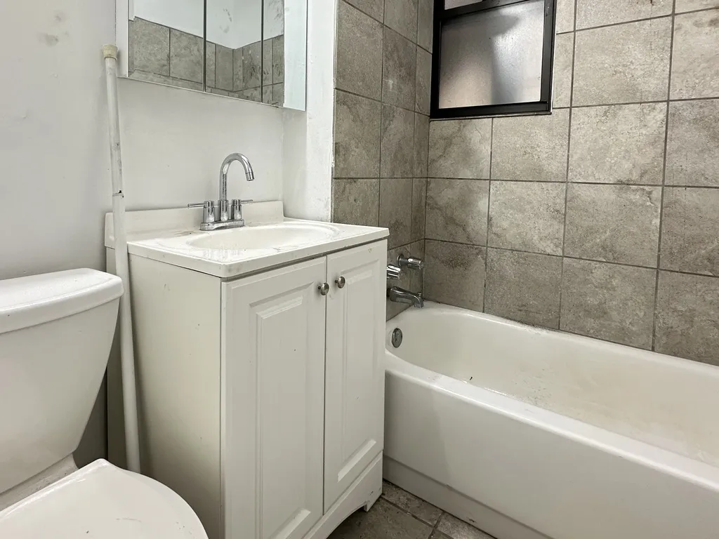 1321 W Estes Ave, ,  60626, USA 60626-unit#49-Chicago-IL
