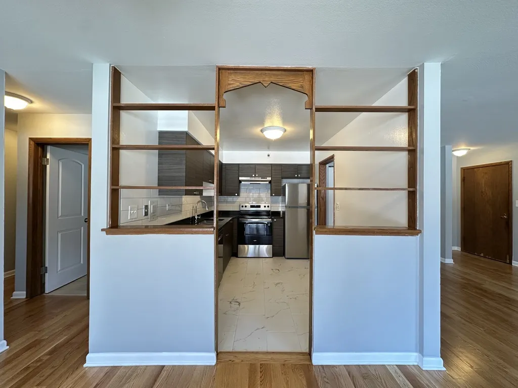 1653 Oakwood Ave, Des Plaines,  60016, USA 60016-unit#1A-Chicago-IL