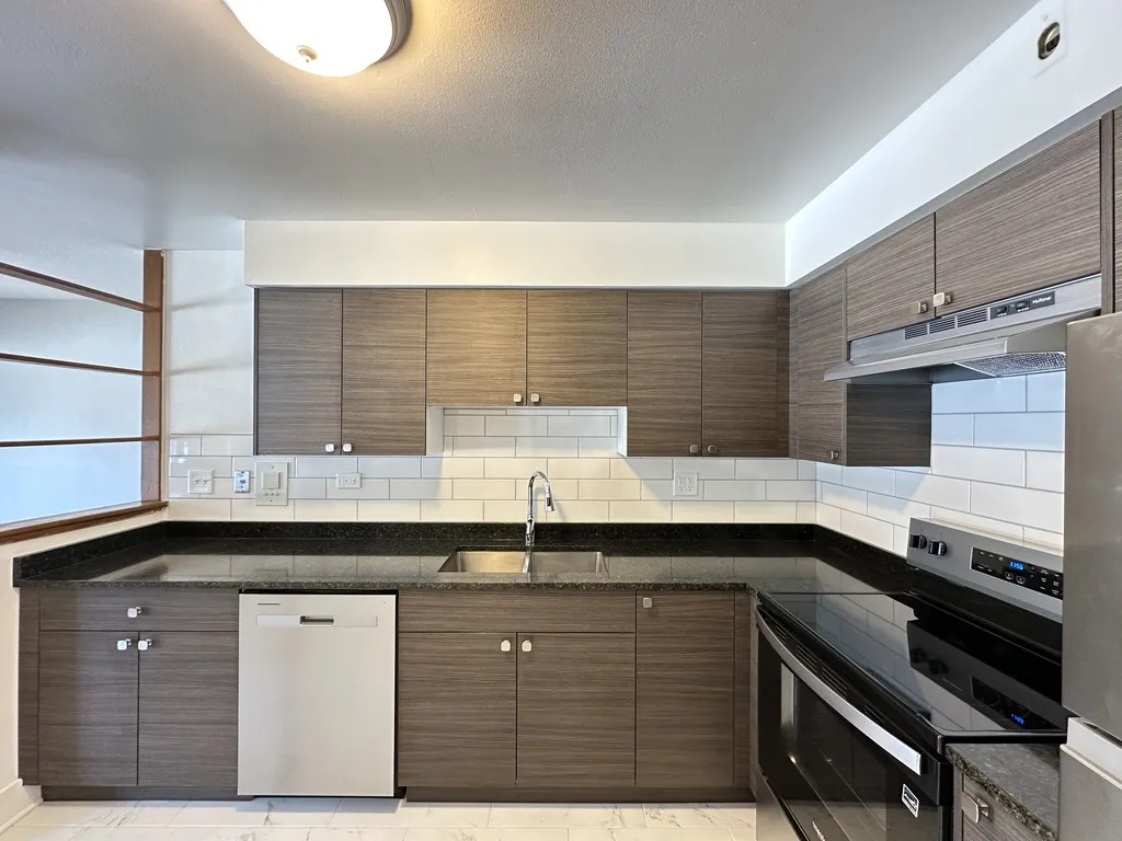 1653 Oakwood Ave, Des Plaines,  60016, USA 60016-unit#1A-Chicago-IL