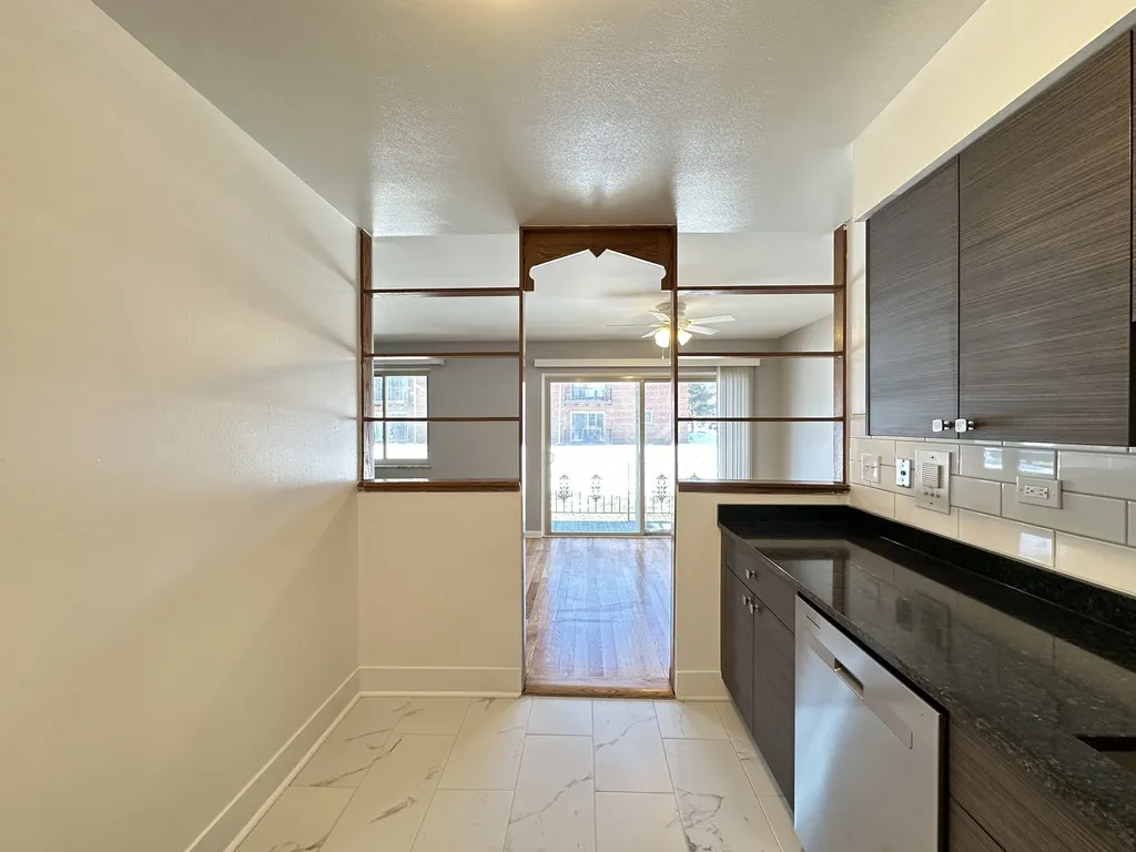 1653 Oakwood Ave, Des Plaines,  60016, USA 60016-unit#1A-Chicago-IL