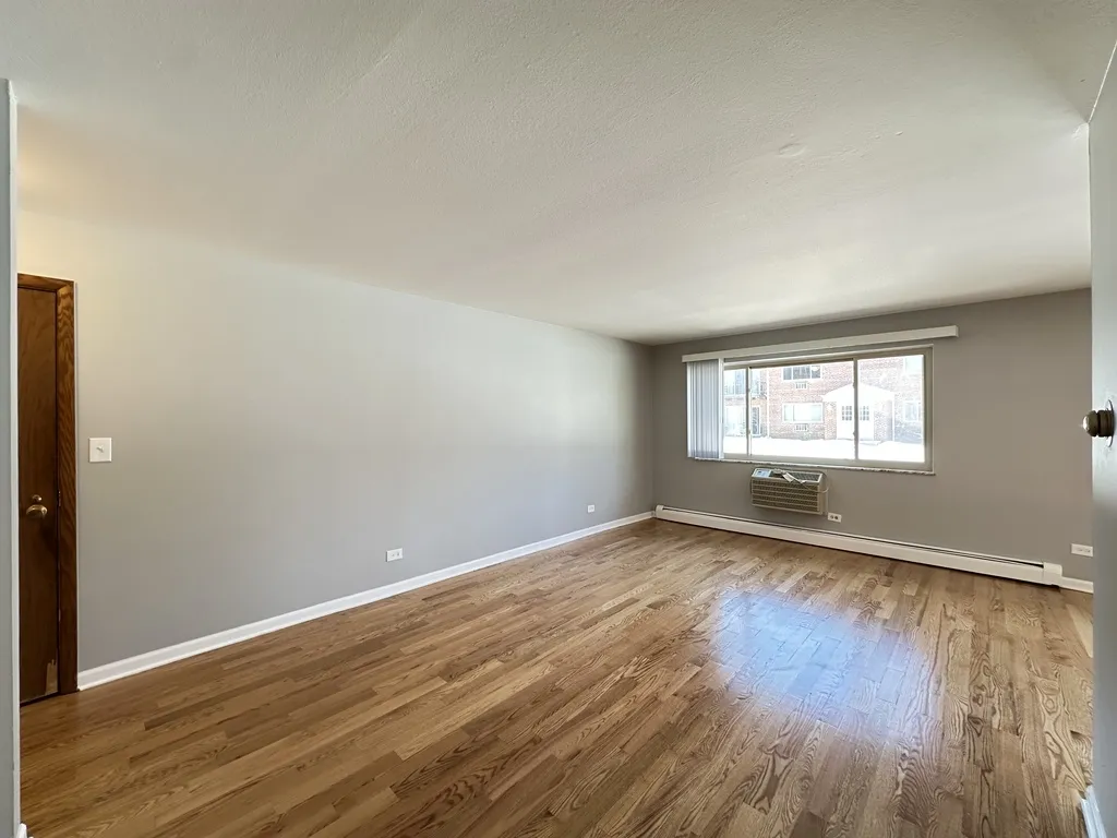 1653 Oakwood Ave, Des Plaines,  60016, USA 60016-unit#1A-Chicago-IL