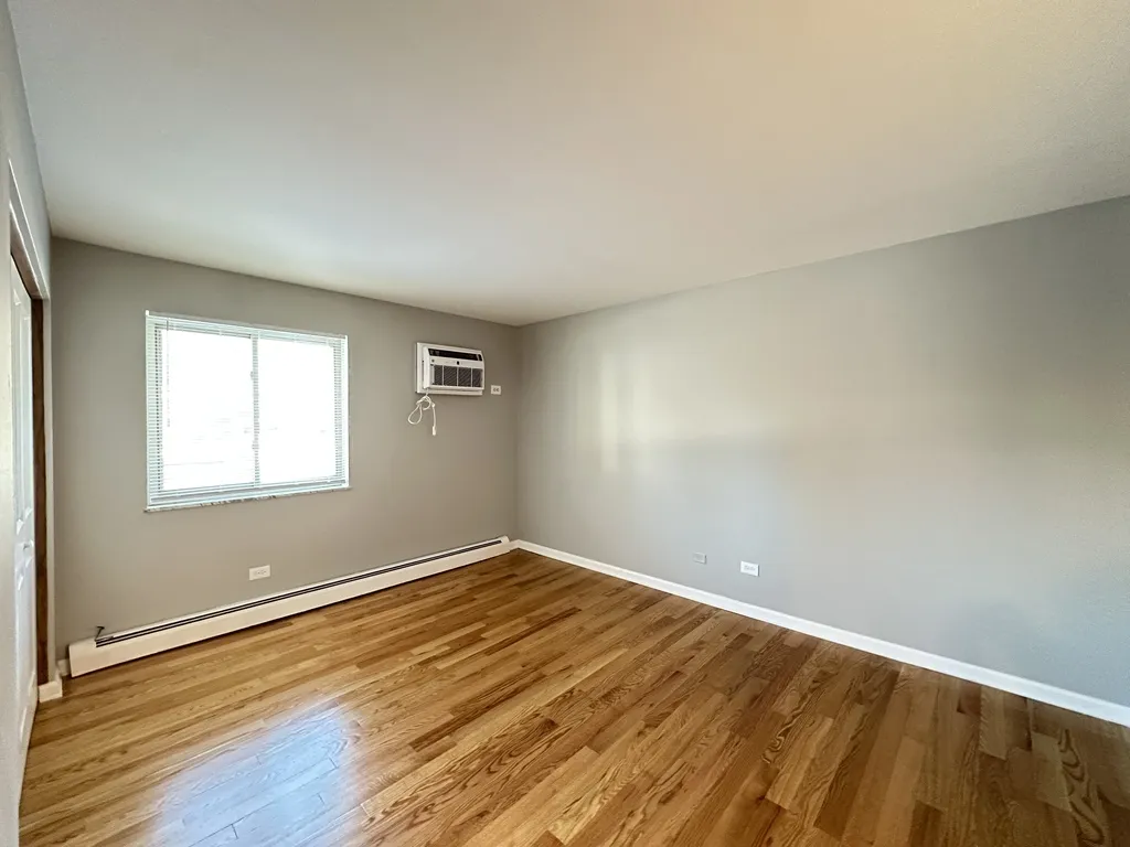 1653 Oakwood Ave, Des Plaines,  60016, USA 60016-unit#1A-Chicago-IL