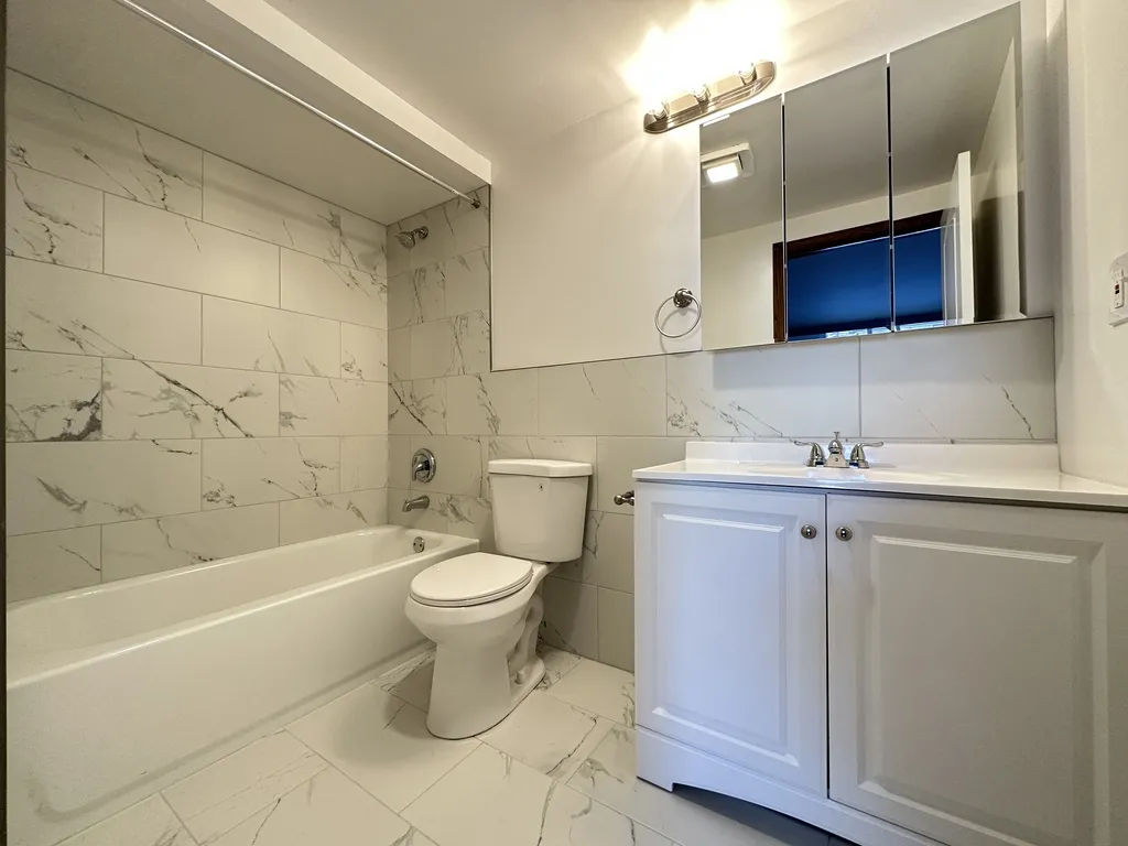 1653 Oakwood Ave, Des Plaines,  60016, USA 60016-unit#1A-Chicago-IL