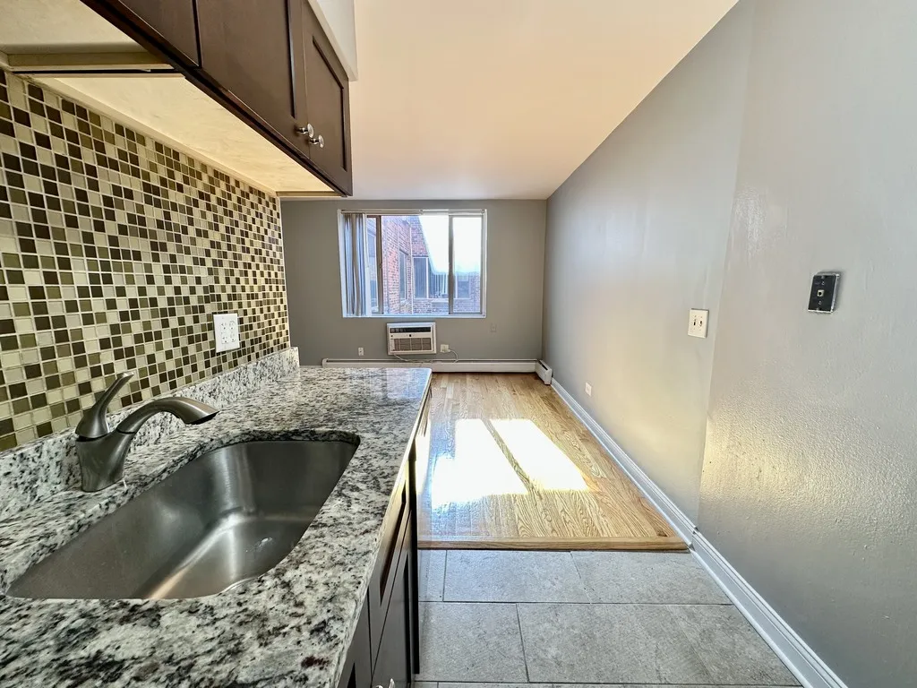 5820 N Sheridan Rd, ,  60660, USA 60660-unit#405-Chicago-IL