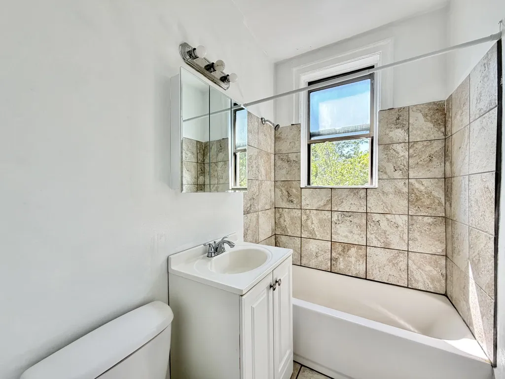 1367 W Estes Ave, , 60626, USA 60626-unit#2K-Chicago-IL
