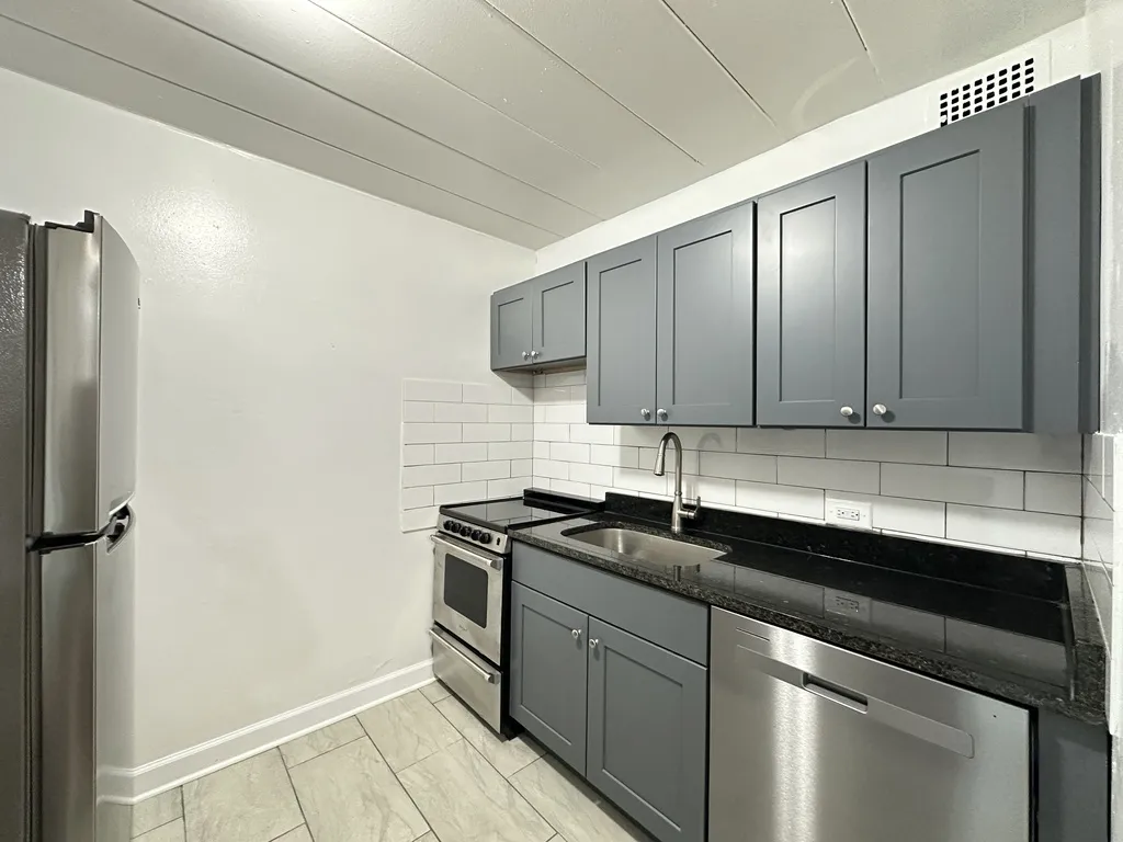 1360 W Touhy Ave, ,  60626, USA 60626-unit#504-Chicago-IL