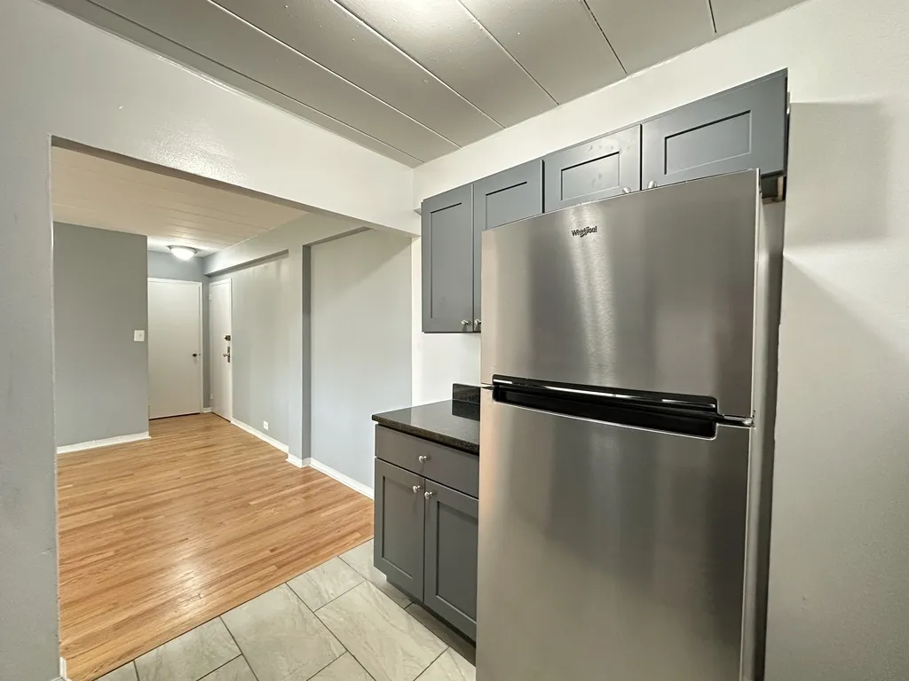 1360 W Touhy Ave, ,  60626, USA 60626-unit#504-Chicago-IL