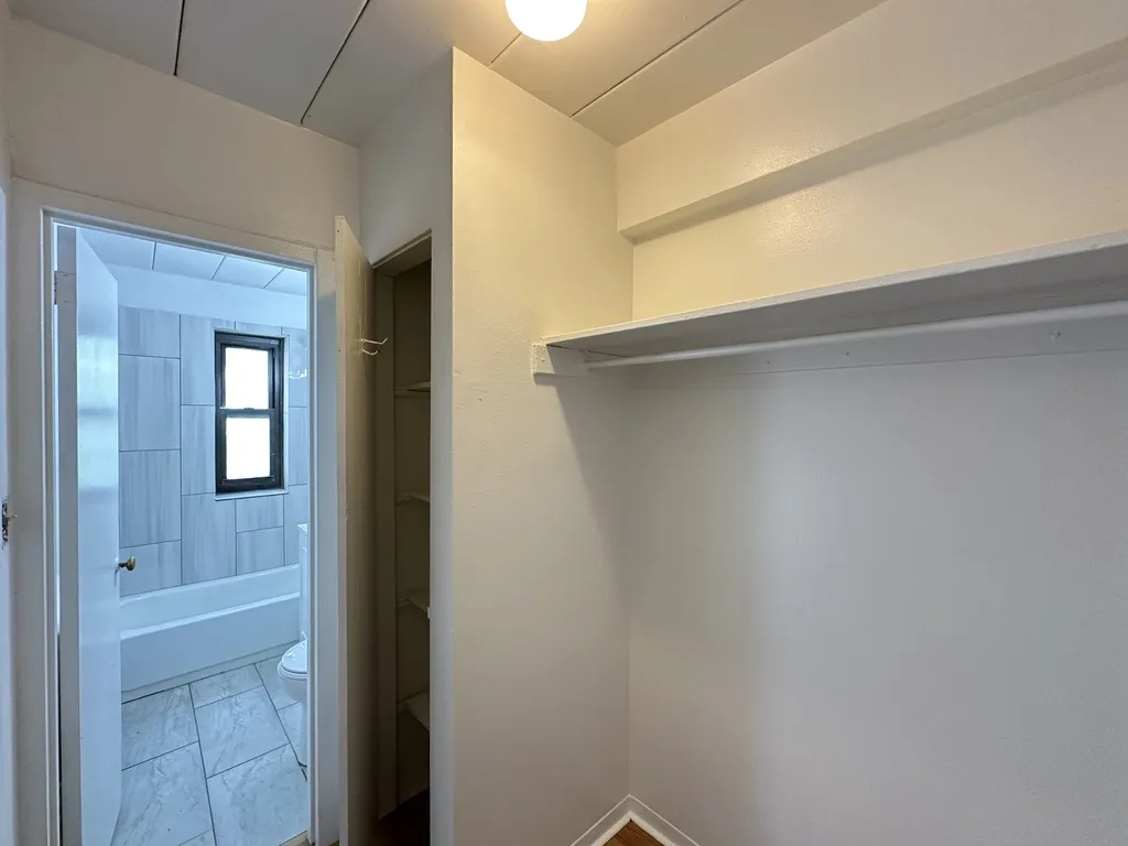 1360 W Touhy Ave, ,  60626, USA 60626-unit#504-Chicago-IL