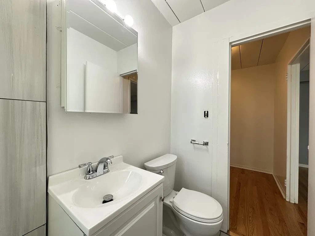 1360 W Touhy Ave, ,  60626, USA 60626-unit#504-Chicago-IL