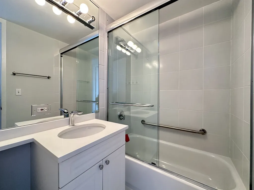 1344 N Dearborn St, ,  60610, USA 60610-unit#17G-Chicago-IL