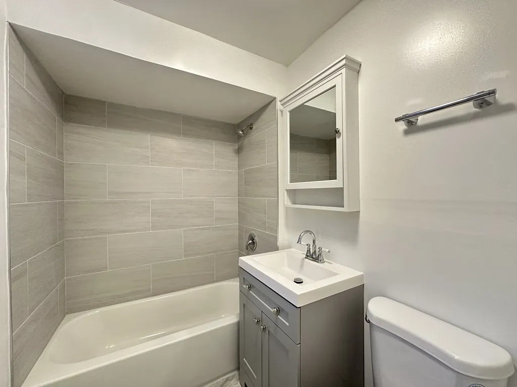 6705 N California Ave, ,  60645, USA 60645-unit#1N-Chicago-IL