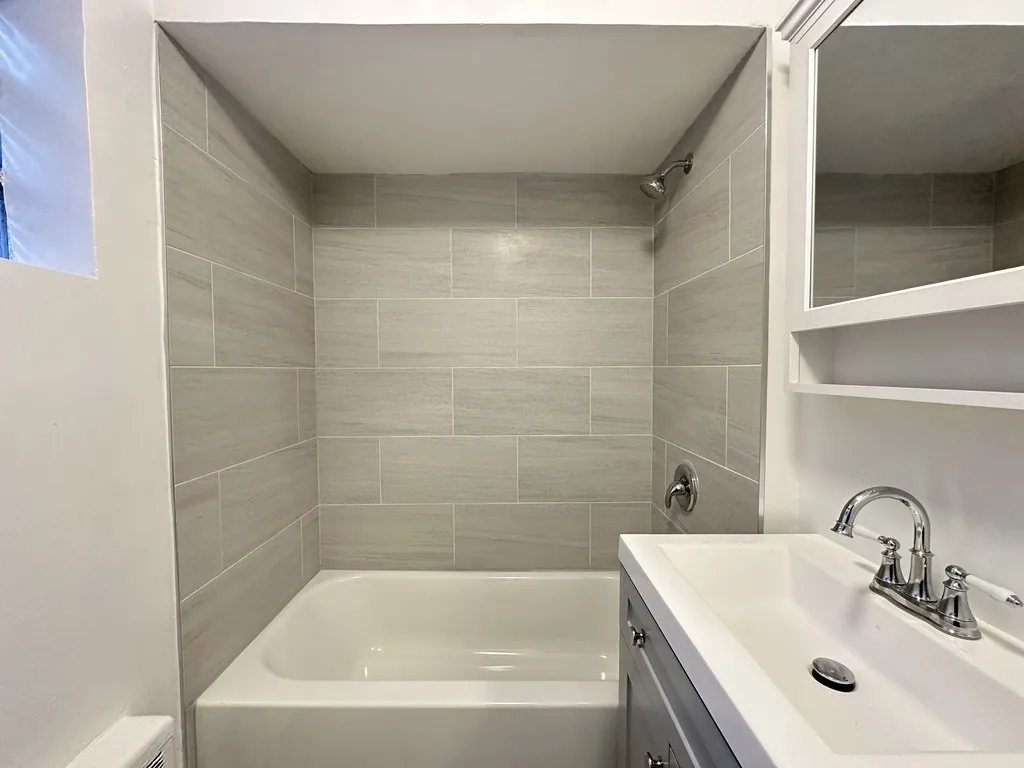 6705 N California Ave, ,  60645, USA 60645-unit#1N-Chicago-IL