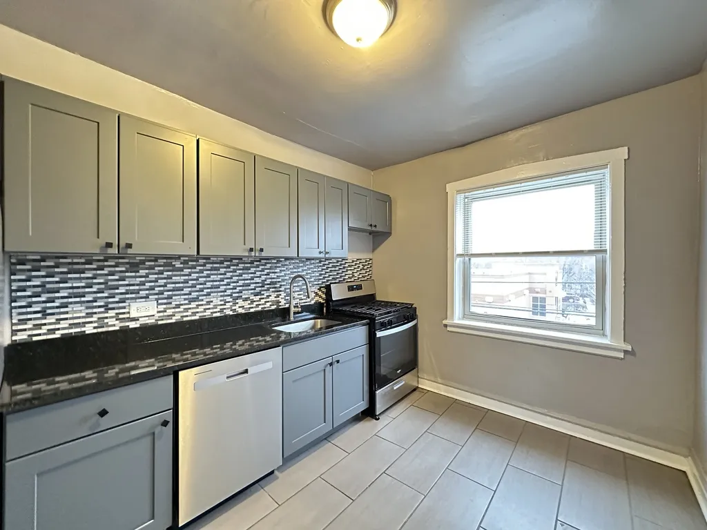 4029 W Melrose St, ,  60641, USA 60641-unit#2E-Chicago-IL