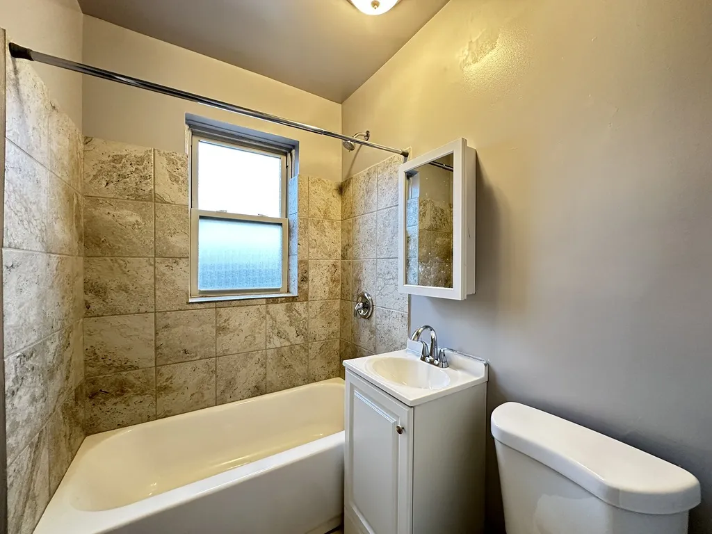 4029 W Melrose St, ,  60641, USA 60641-unit#2E-Chicago-IL