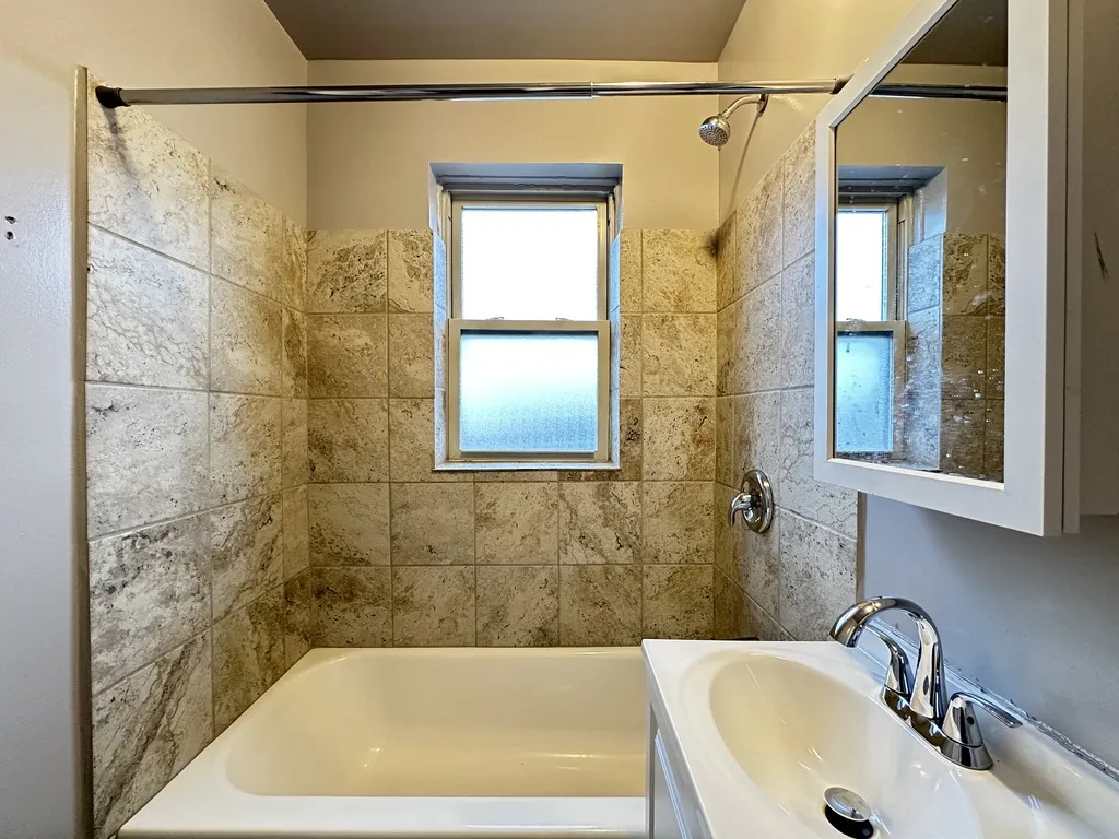4029 W Melrose St, ,  60641, USA 60641-unit#2E-Chicago-IL