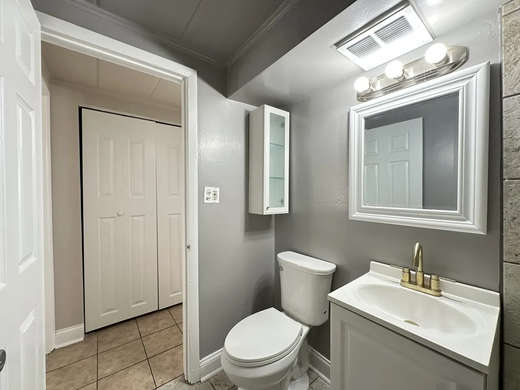 3810 25th Ave, Schiller Park,  60176, USA 60176-unit#2-Chicago-IL