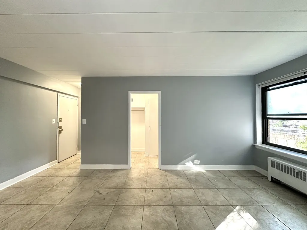 1360 W Touhy Ave, , 60626, USA 60626-unit#305-Chicago-IL