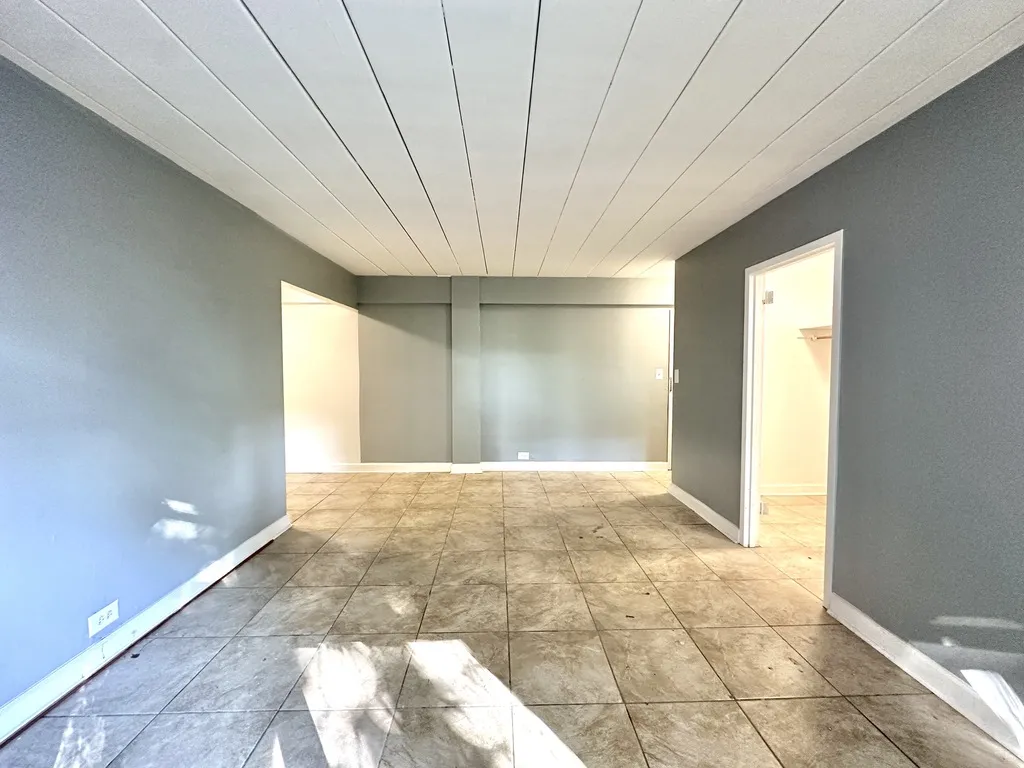 1360 W Touhy Ave, ,  60626, USA 60626-unit#305-Chicago-IL