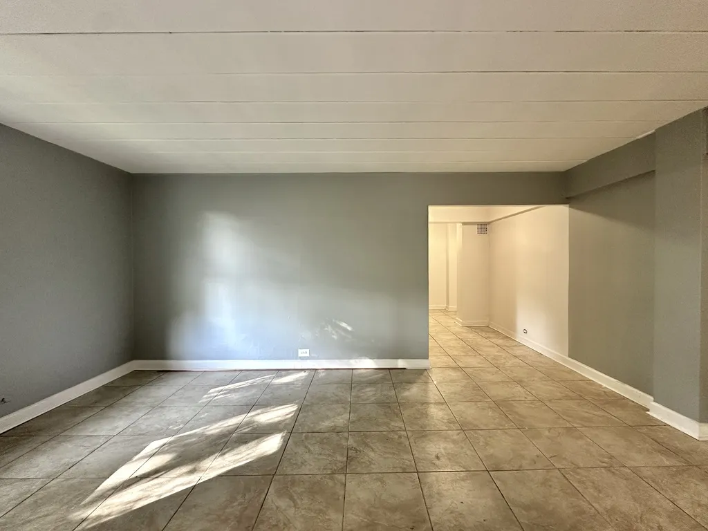 1360 W Touhy Ave, , 60626, USA 60626-unit#305-Chicago-IL