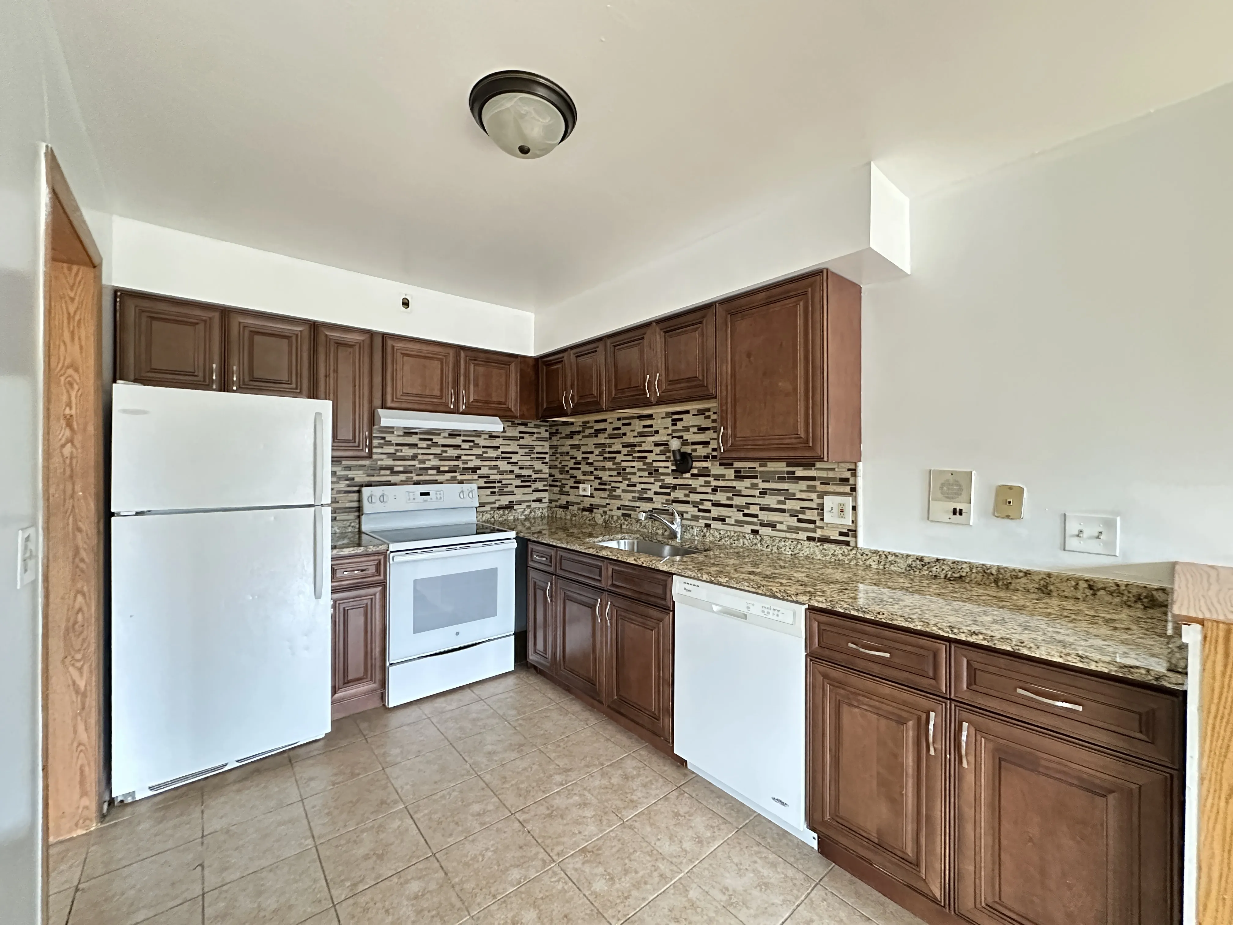 1004 S River Rd, Des Plaines,  60016, USA 60016-unit#302-Chicago-IL