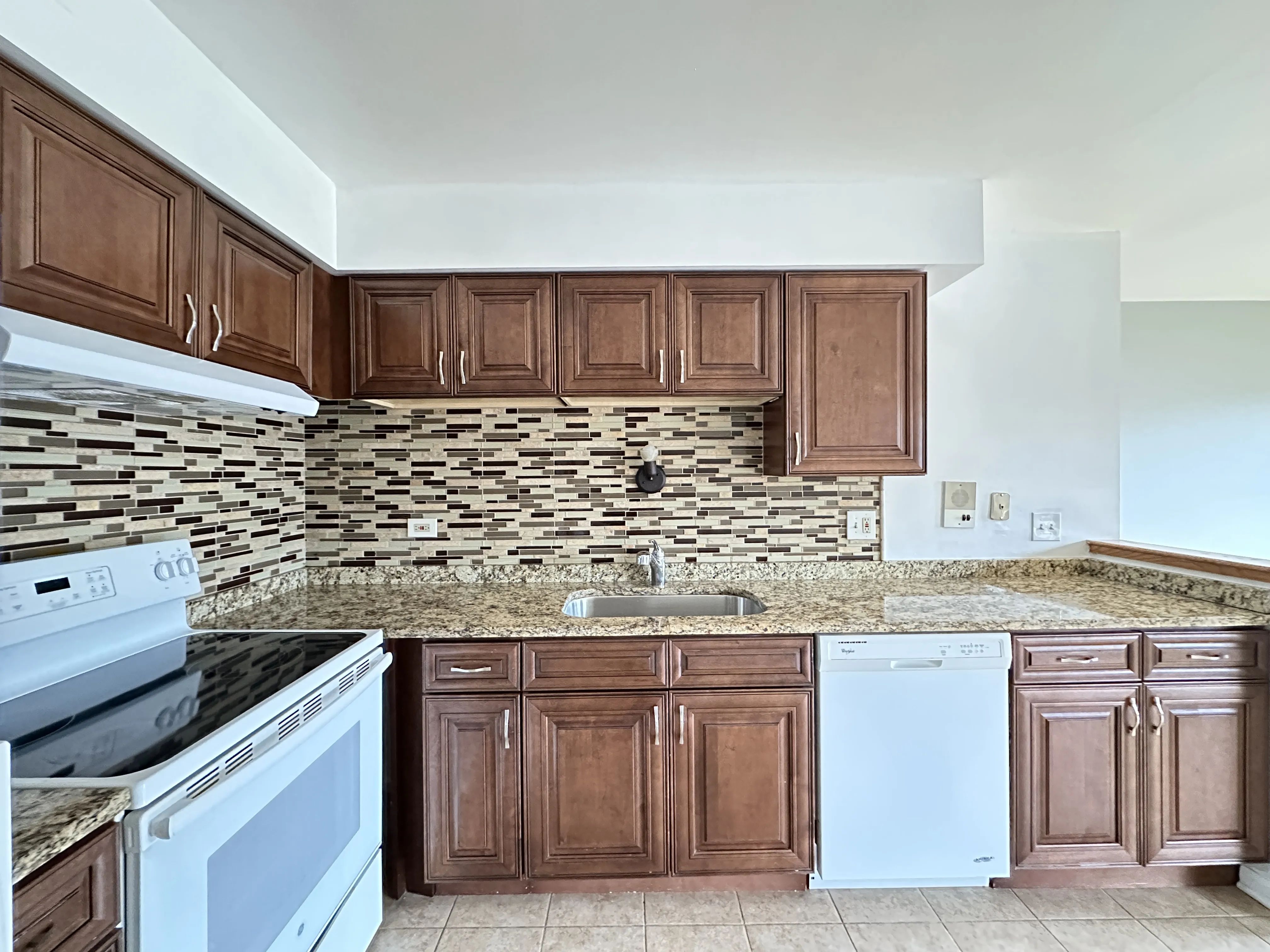 1004 S River Rd, Des Plaines,  60016, USA 60016-unit#302-Chicago-IL