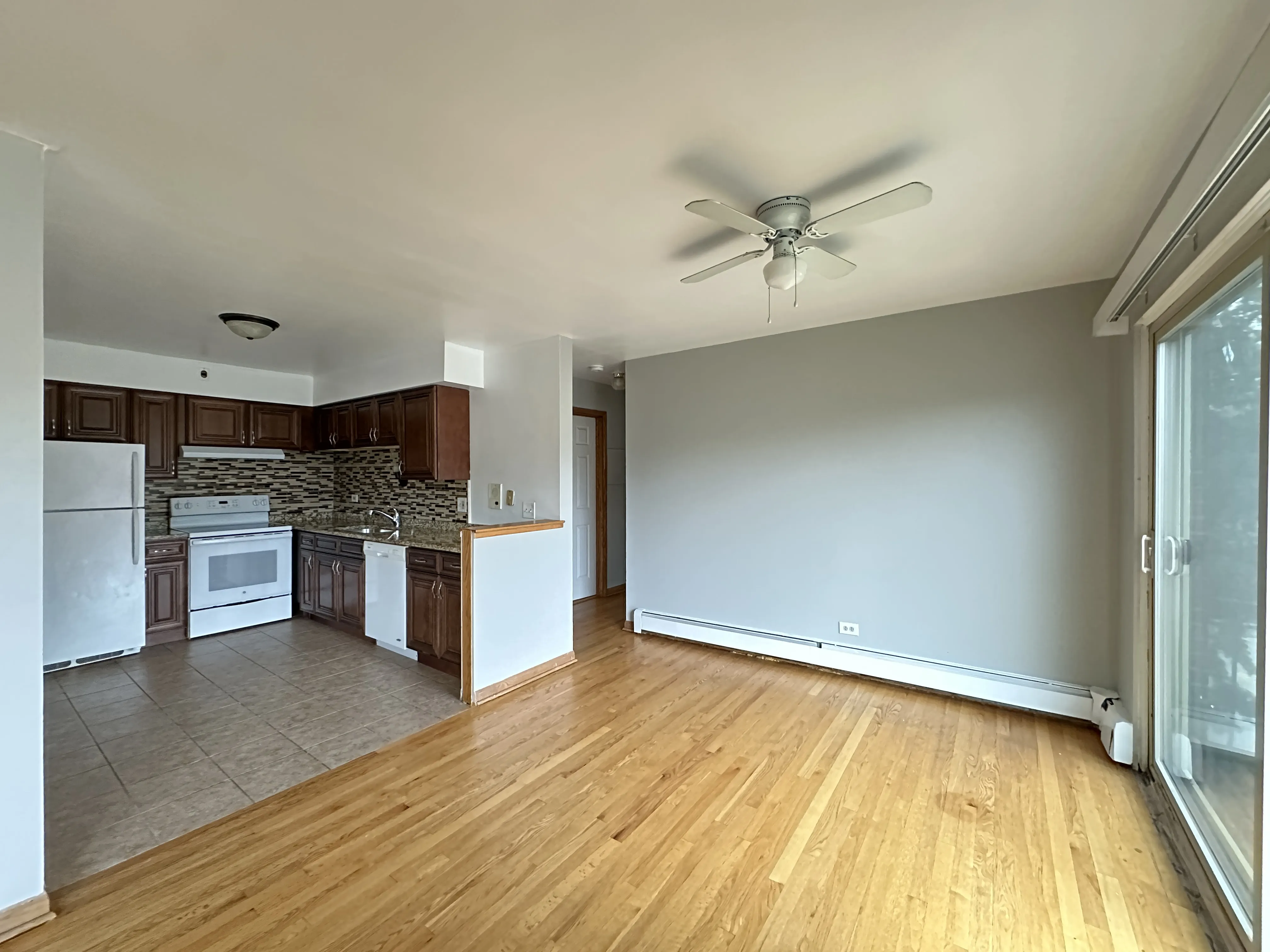 1004 S River Rd, Des Plaines,  60016, USA 60016-unit#302-Chicago-IL