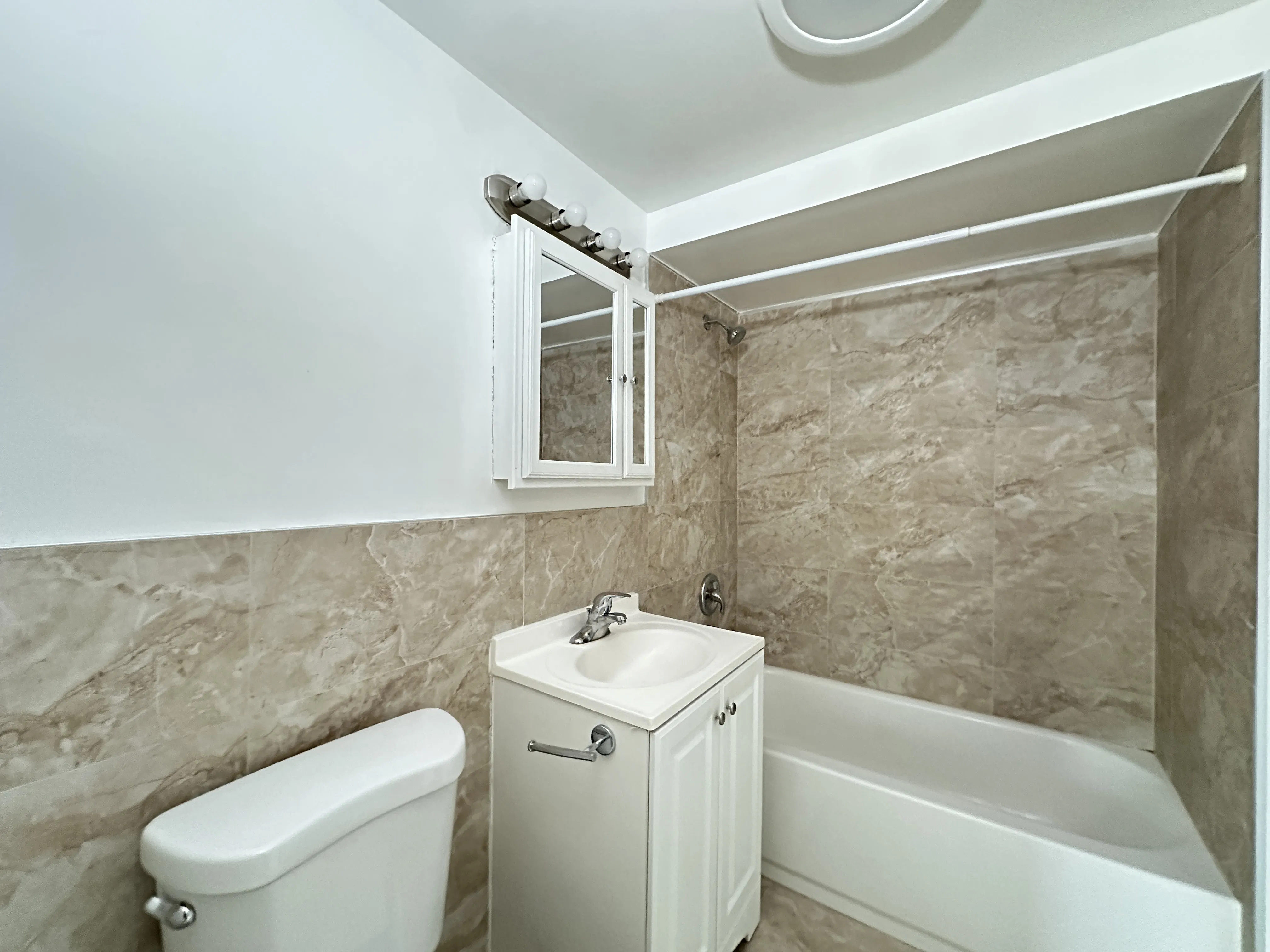 1004 S River Rd, Des Plaines,  60016, USA 60016-unit#302-Chicago-IL