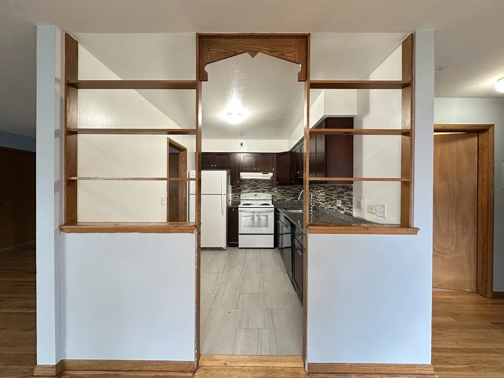 1639 Oakwood Ave, Des Plaines,  60016, USA 60016-unit#203-Chicago-IL