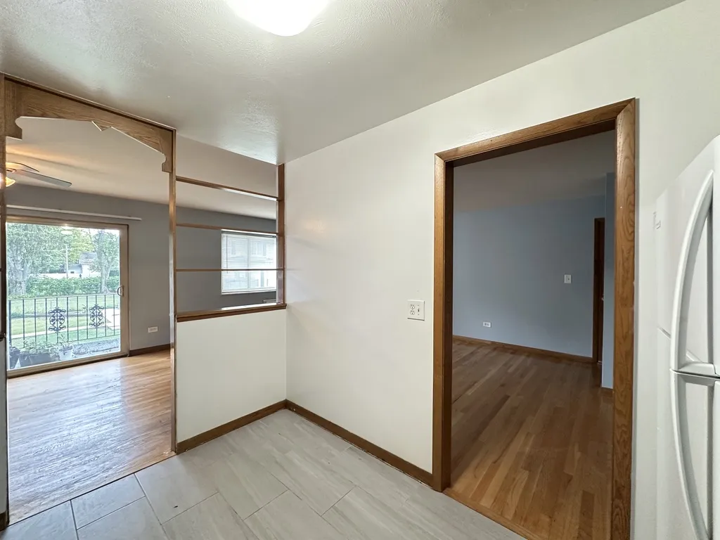 1639 Oakwood Ave, Des Plaines,  60016, USA 60016-unit#203-Chicago-IL