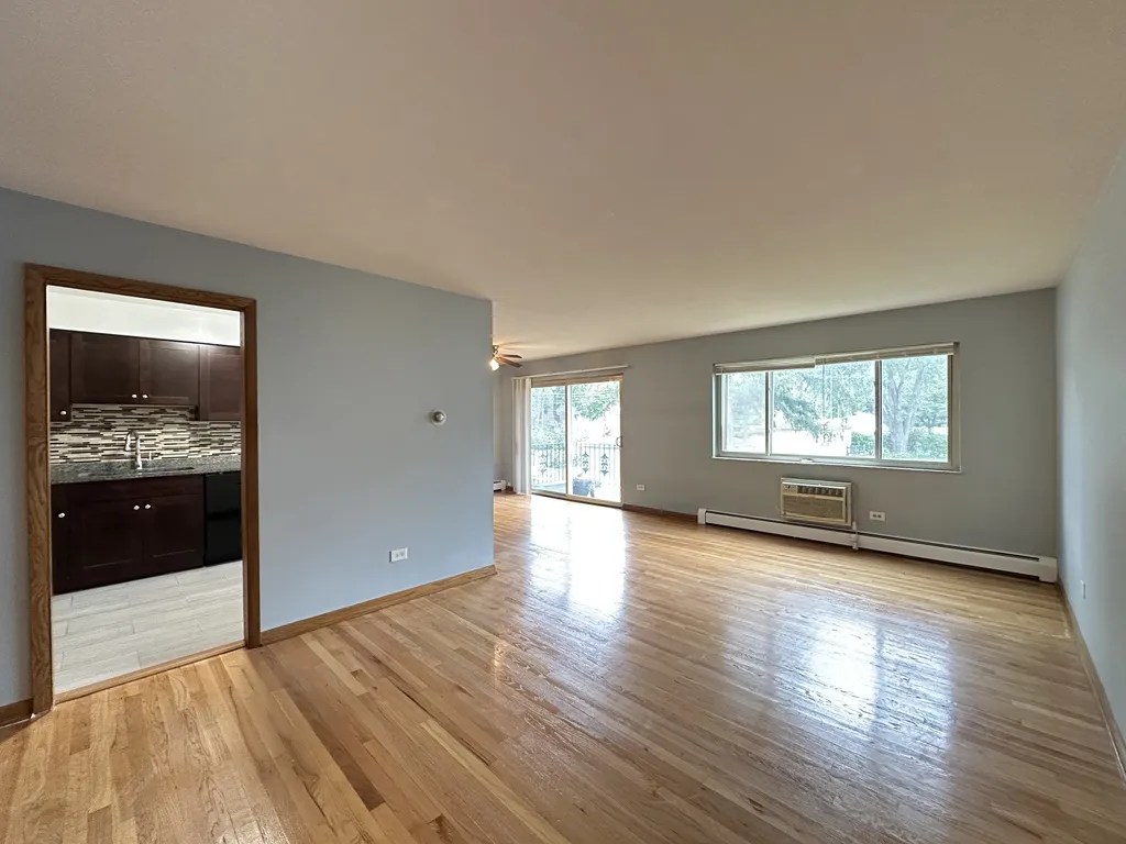 1639 Oakwood Ave, Des Plaines,  60016, USA 60016-unit#203-Chicago-IL