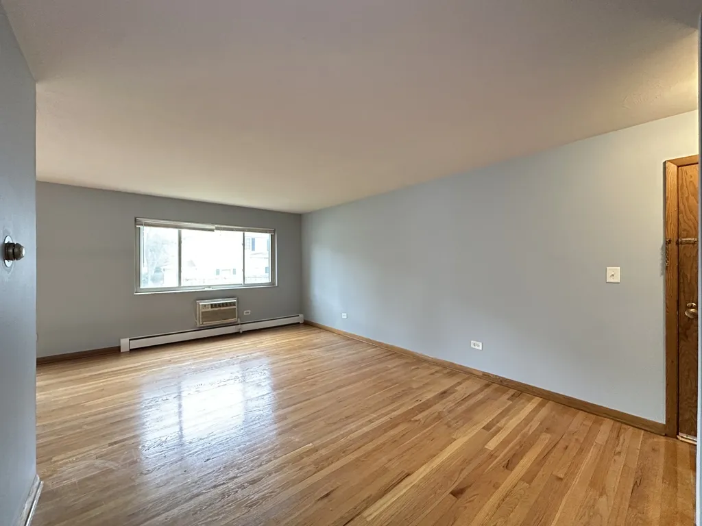 1639 Oakwood Ave, Des Plaines,  60016, USA 60016-unit#203-Chicago-IL