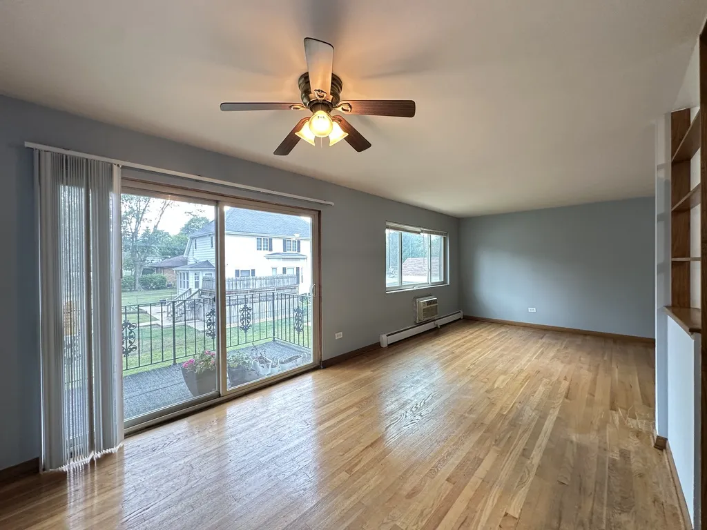 1639 Oakwood Ave, Des Plaines,  60016, USA 60016-unit#203-Chicago-IL