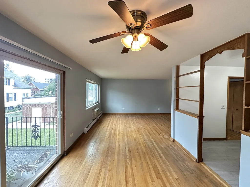 1639 Oakwood Ave, Des Plaines,  60016, USA 60016-unit#203-Chicago-IL