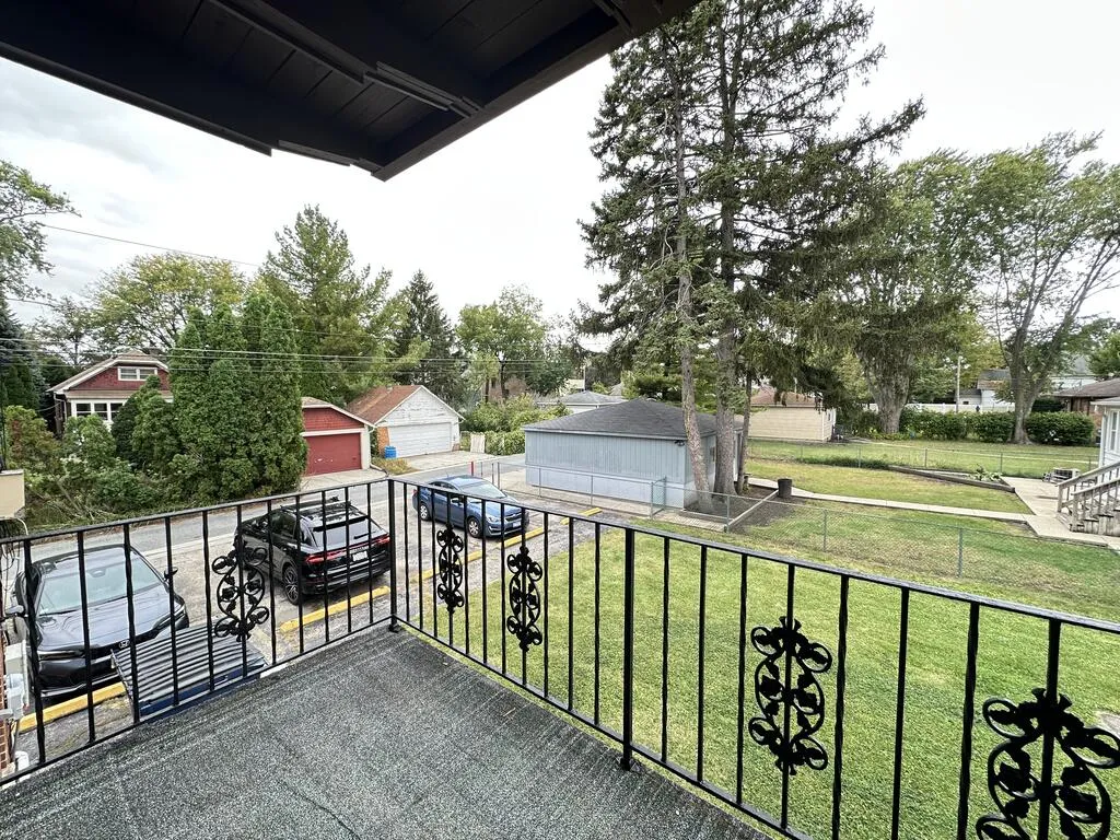 1639 Oakwood Ave, Des Plaines,  60016, USA 60016-unit#203-Chicago-IL