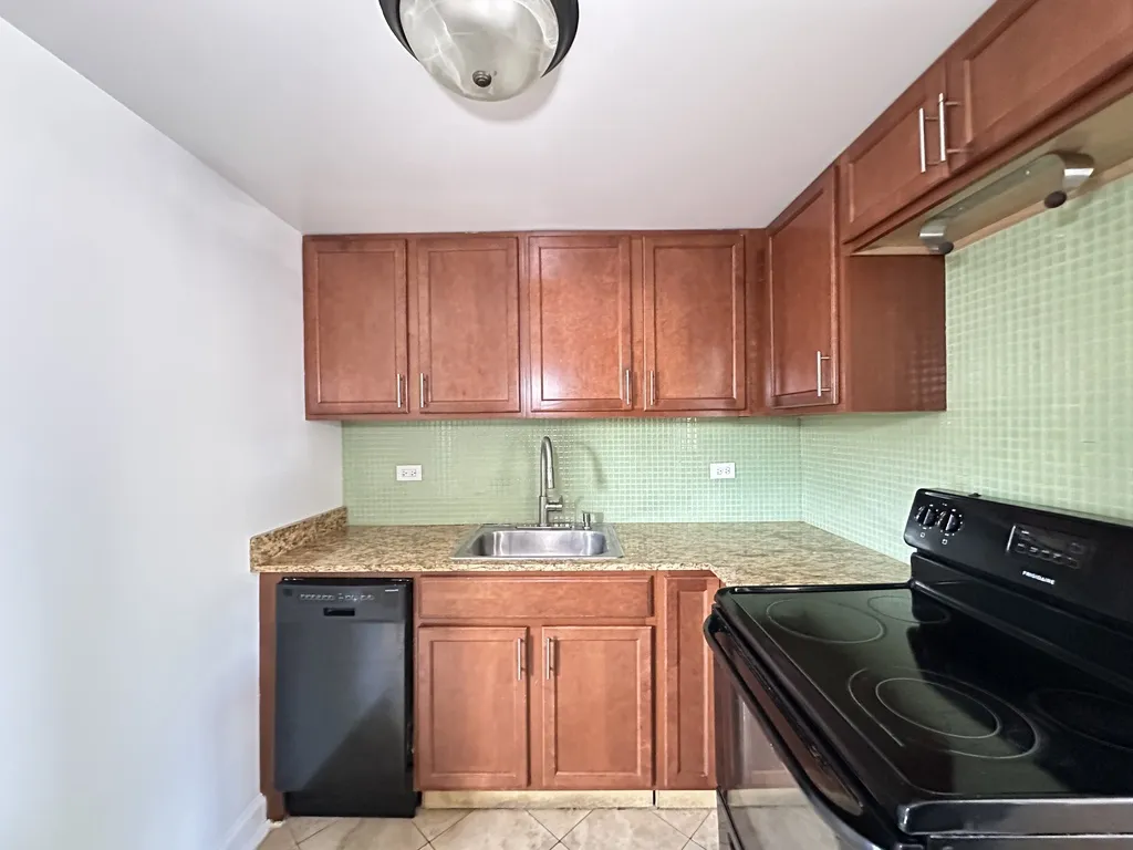 7632 N Milwaukee Ave, Niles,  60714, USA 60714-unit#1A-Chicago-IL
