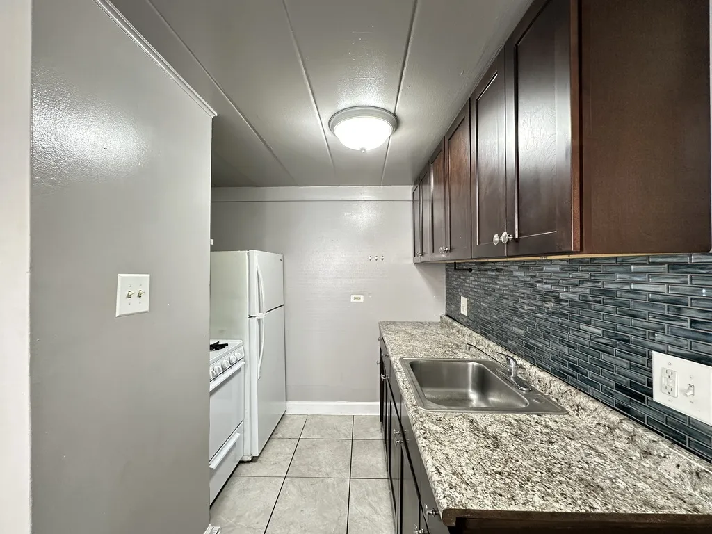 9612 Ivanhoe Ave, Schiller Park,  60176, USA 60176-unit#2-Chicago-IL