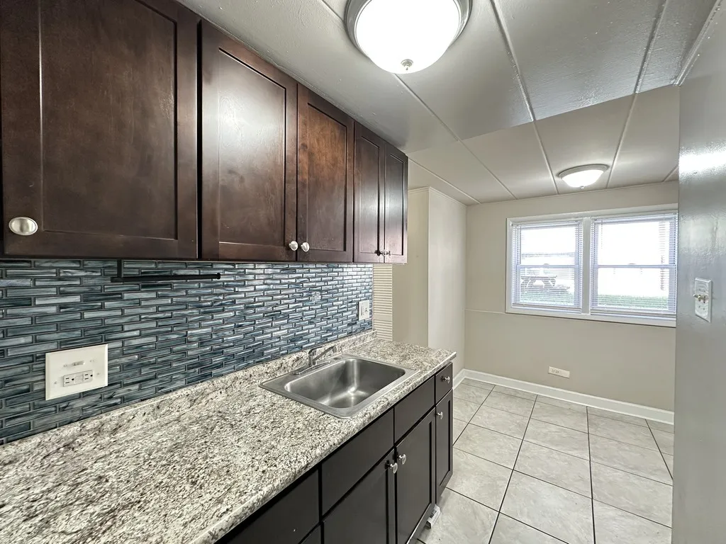 9612 Ivanhoe Ave, Schiller Park,  60176, USA 60176-unit#2-Chicago-IL