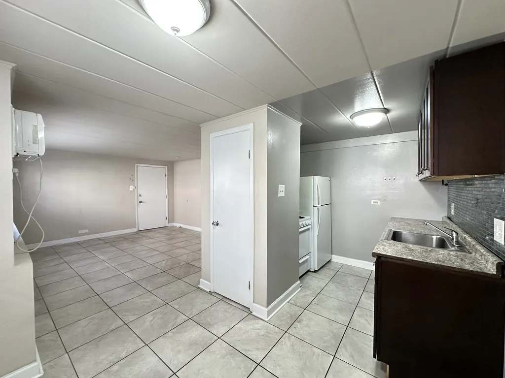 9612 Ivanhoe Ave, Schiller Park,  60176, USA 60176-unit#2-Chicago-IL