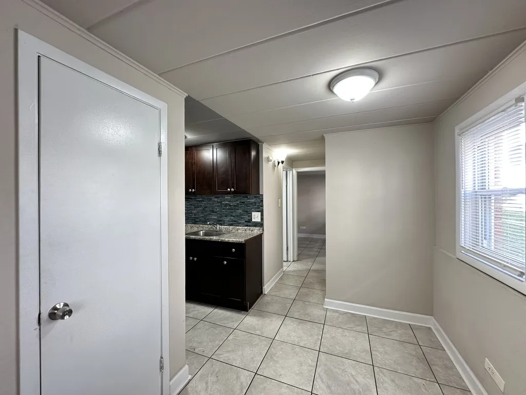 9612 Ivanhoe Ave, Schiller Park,  60176, USA 60176-unit#2-Chicago-IL