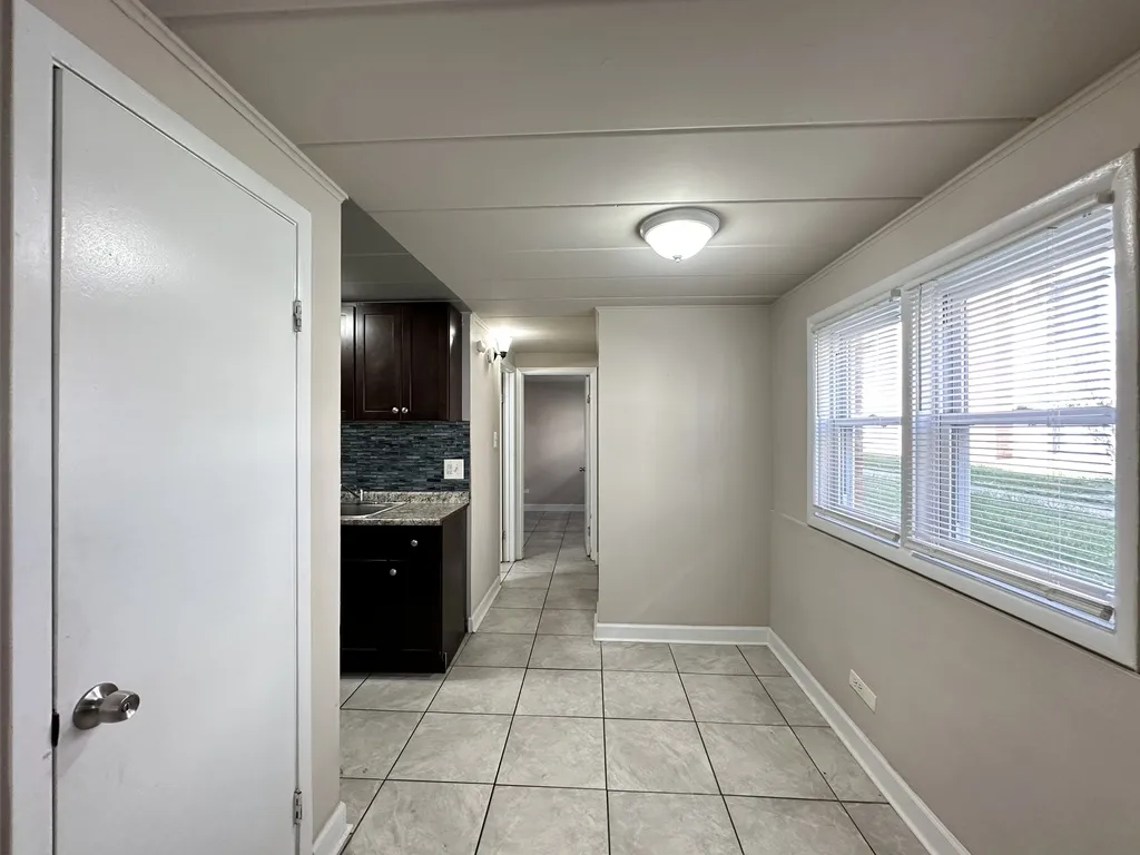 9612 Ivanhoe Ave, Schiller Park,  60176, USA 60176-unit#2-Chicago-IL