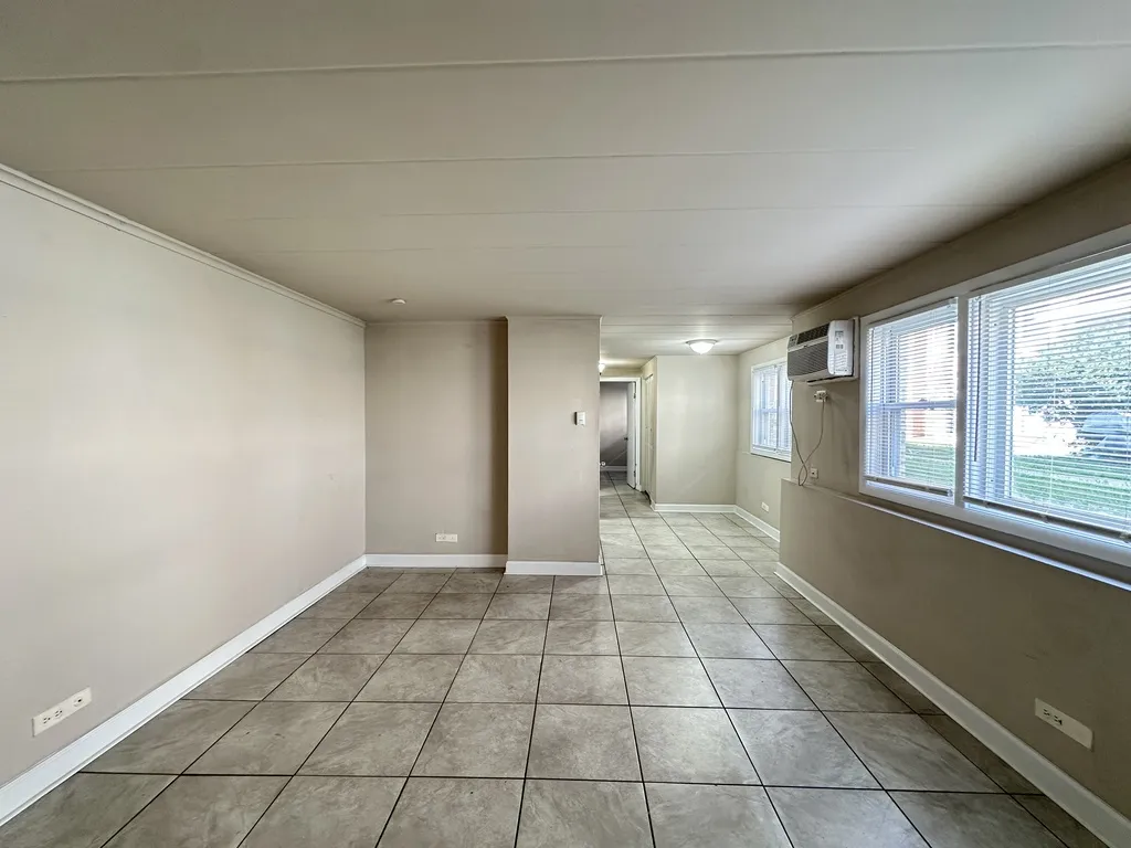 9612 Ivanhoe Ave, Schiller Park,  60176, USA 60176-unit#2-Chicago-IL