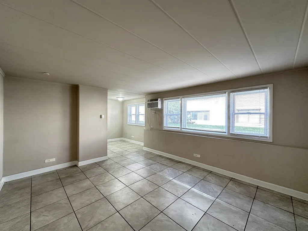 9612 Ivanhoe Ave, Schiller Park,  60176, USA 60176-unit#2-Chicago-IL