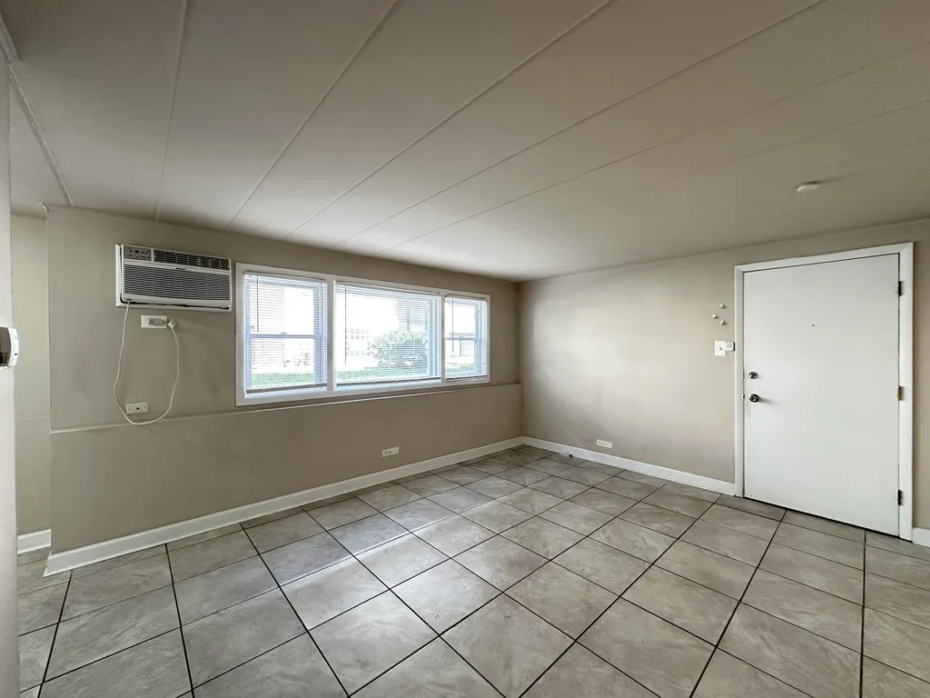 9612 Ivanhoe Ave, Schiller Park,  60176, USA 60176-unit#2-Chicago-IL