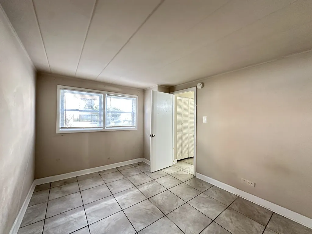 9612 Ivanhoe Ave, Schiller Park,  60176, USA 60176-unit#2-Chicago-IL