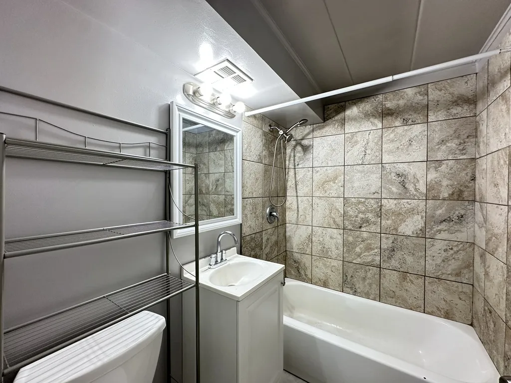 9612 Ivanhoe Ave, Schiller Park,  60176, USA 60176-unit#2-Chicago-IL