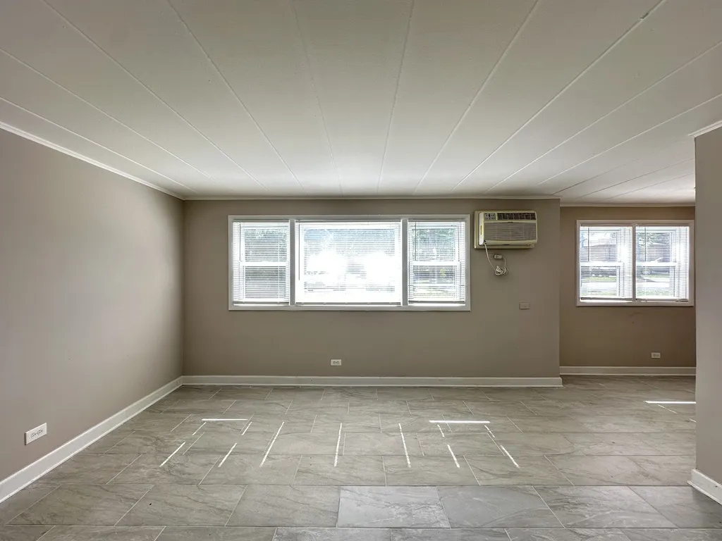 9630 Ivanhoe Ave, Schiller Park, 60176, USA 60176-unit#1-Chicago-IL